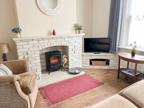 Top Airbnb: Quayside Cottage- Stone’s Throw From Poole Quay in Studland