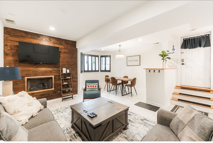 Cozy 2bd/2ba in Boystown/Wrigleyville