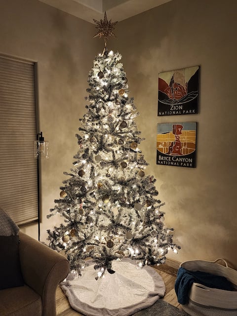 Spacious 2 Houses+Hot Tub+Game Room+Sleeps 22-24