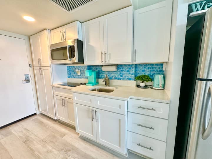 Free Resort ! Oceanfront Balcony Pool Gym Wifi - Aventura, FL