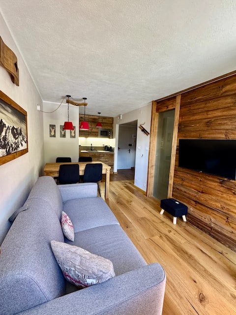 Annuncio Airbnb popolare: Alpine Nest - Mountain View, Skiing and Spa 150m away a Pré Saint Didier