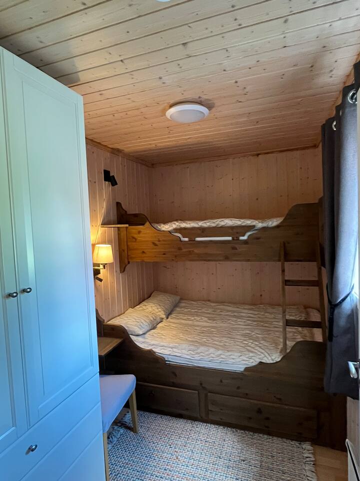 Спалня 5. (двойно легло 140 см, единично легло 90 см)
1 - ви етаж