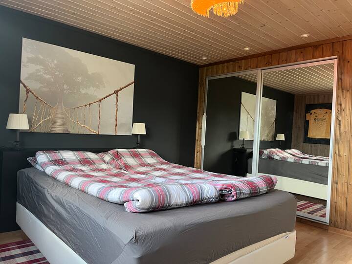 Спалня 1. (двойно легло 160 см)
2 - ри етаж