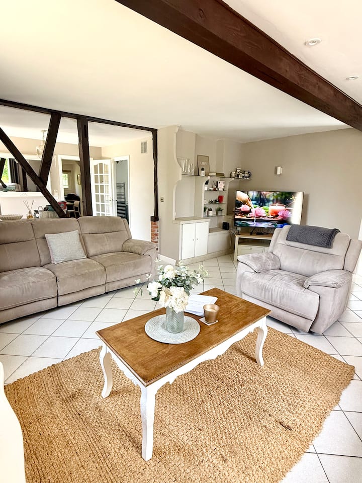 Charming French Cottage With Jacuzzi And Sauna - Aumale