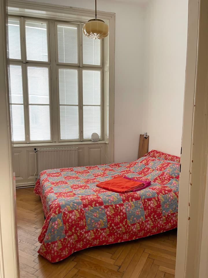 سرير بعرض 160 سم