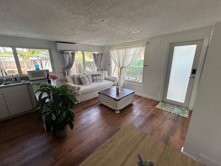 A Cozy Apartment 10 Min From The Hollywood Beach. - Hollywood, FL