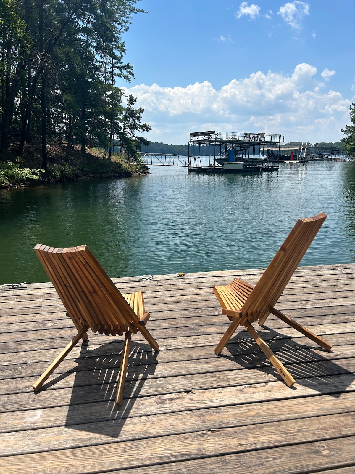 Charming Lakehouse w Pool, Sauna & Boat Dock