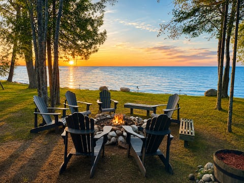 Waterfront on Lake Huron- NEW Kitchen & Bathroom