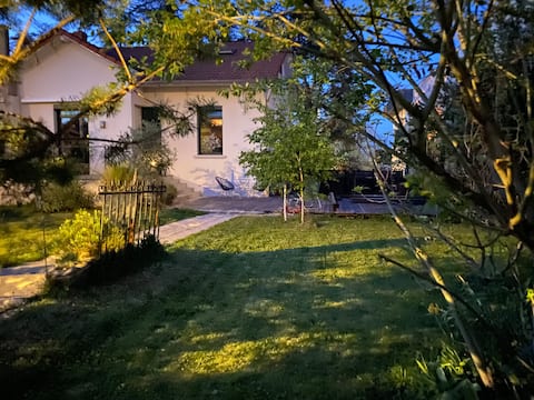 VACATION HOME CLOSE TO WALL GARDEN LAWN HOT TUB