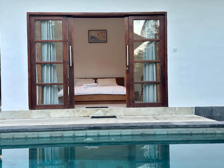 Every bedroom is fitted with spacious queen-size beds and plush mattresses to guarantee your complete relaxation.