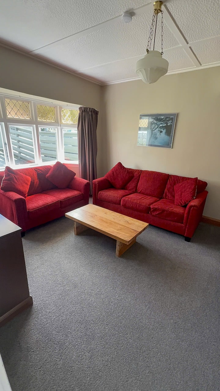 Charming 3-bedroom Bungalow In Central Karori - Wellington, New Zealand