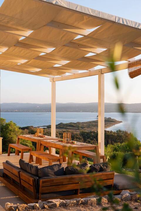 Villa Maestrale *beachfront/sunset/140mt from sea*