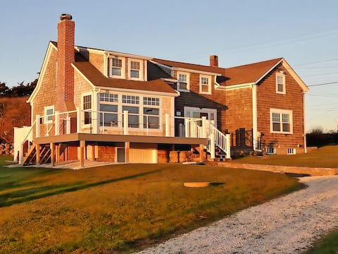 Howland Farm Beach House Waterviews, 500' to beach