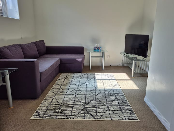 Clean And Quiet 1-bedroom Suite- 1 Queen, 2 Twin - Penticton