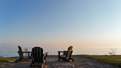Bianca Beach House - EV/Hot Tub/Firepit/Waterfront