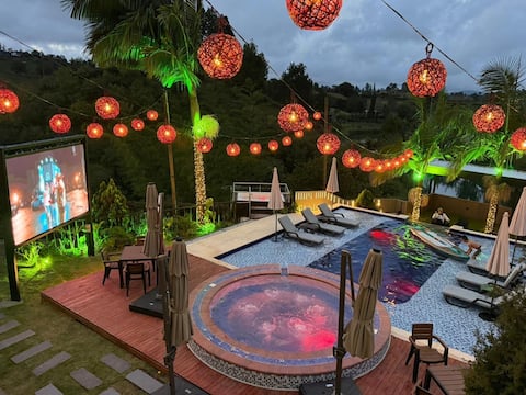 Guatapé | Villa 9 Room with Private Lake / Pool