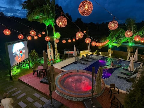 Finca in Guatape with private access to the lake