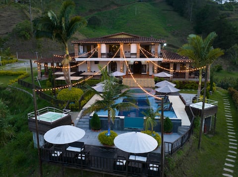 Finca in Guatape with private access to the lake