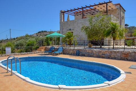 Beautiful villa with private pool and sea view