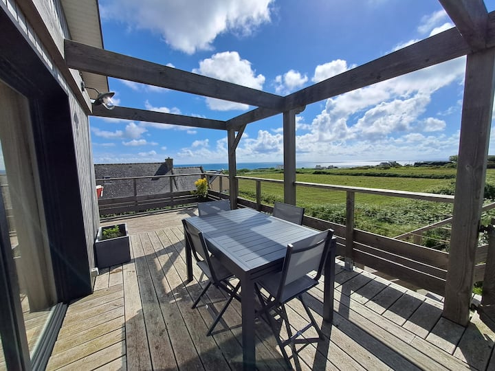 La Maison à L'envers, Vue Panoramique Sur La Mer. - Plozévet