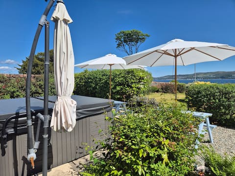 Firthview House hot tub sleeps 12 pets on request