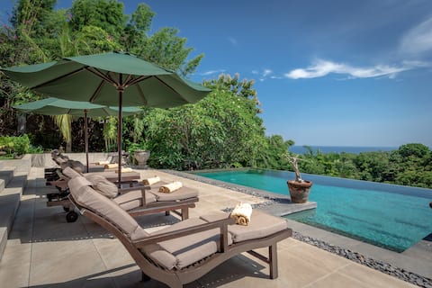 Bayu: Exclusive villa, ocean view, pool & wellness