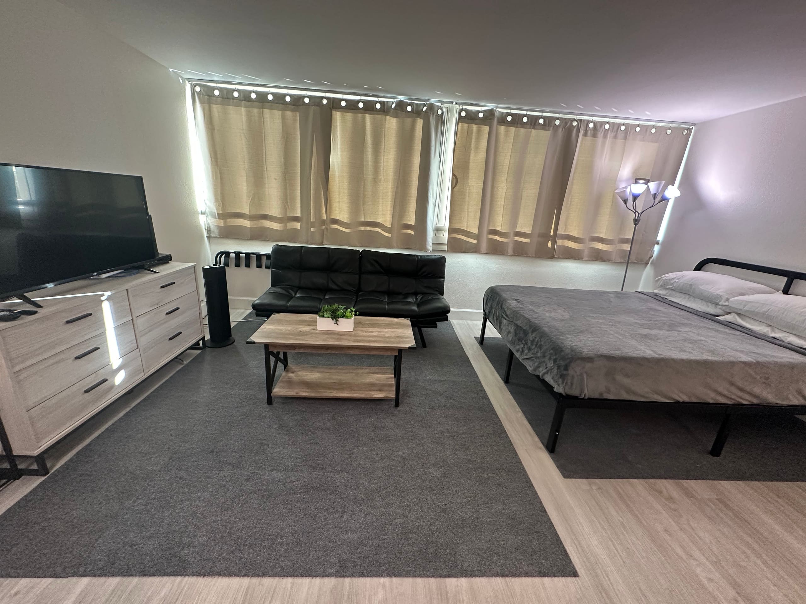 1 BR Apt In Waikiki with Canal & Mountain View - Image 7