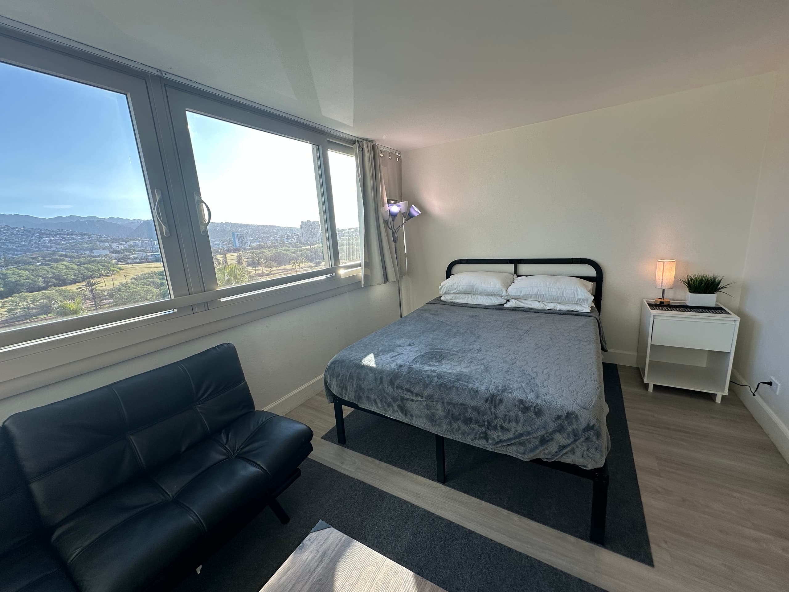 1 BR Apt In Waikiki with Canal & Mountain View - Image 12