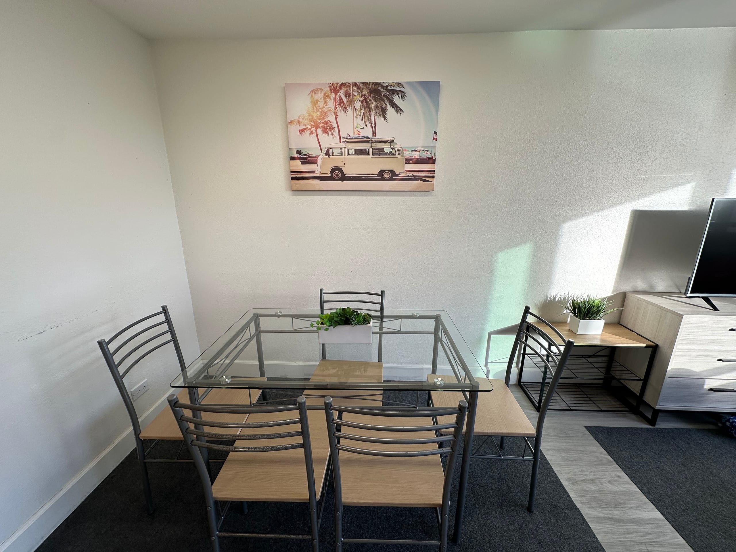 1 BR Apt In Waikiki with Canal & Mountain View - Image 15