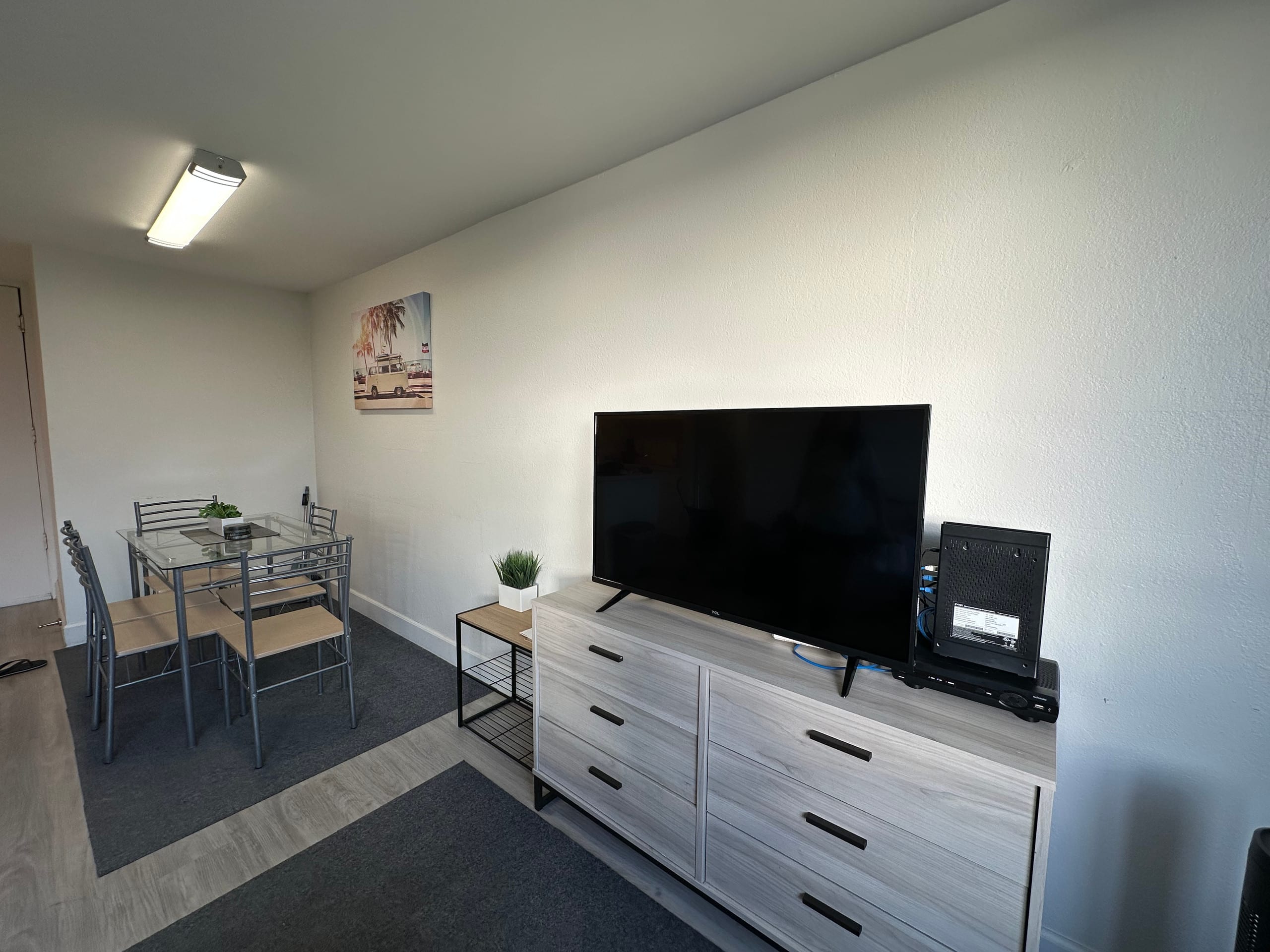 1 BR Apt In Waikiki with Canal & Mountain View - Image 1