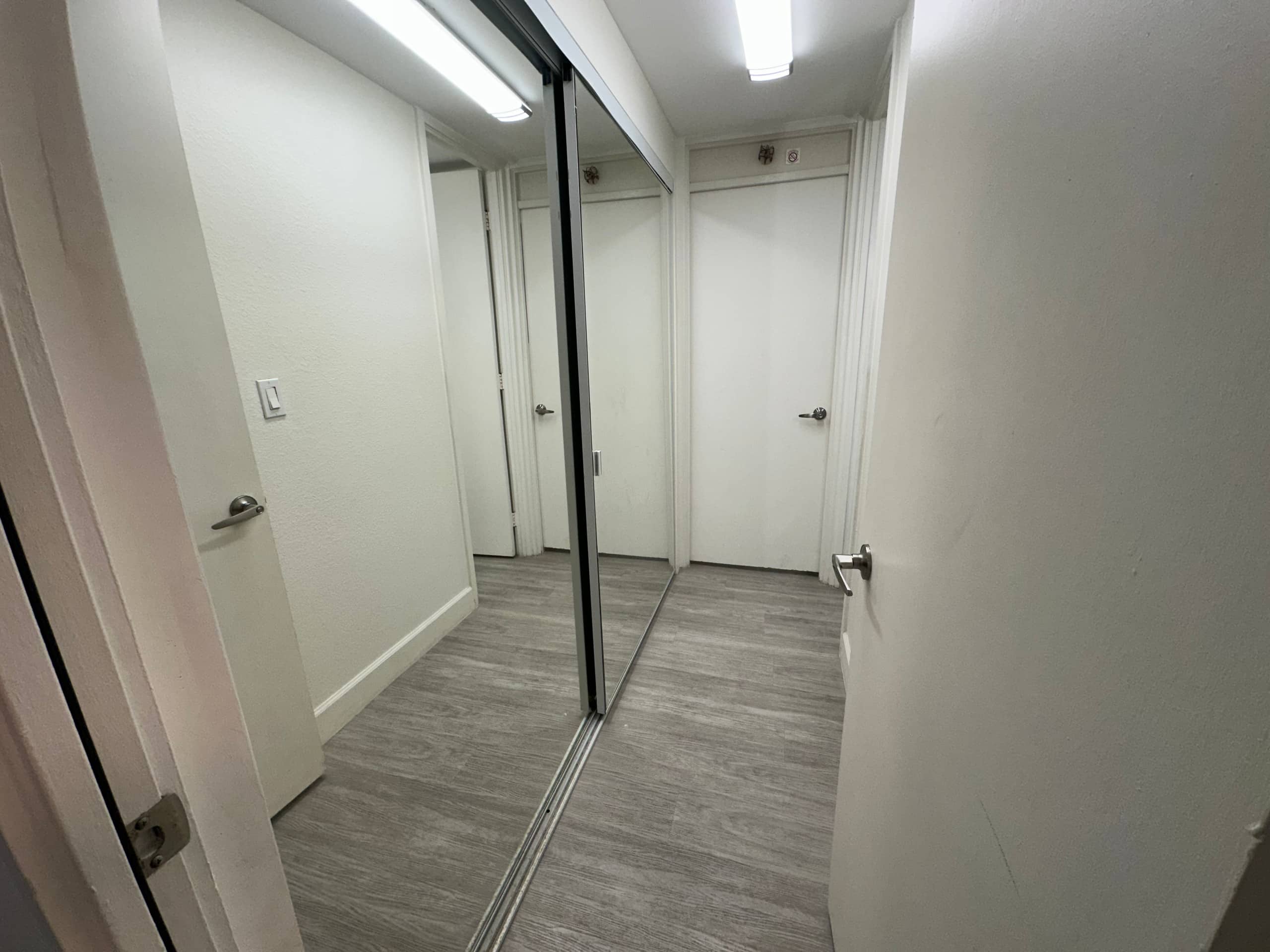 1 BR Apt In Waikiki with Canal & Mountain View - Image 3