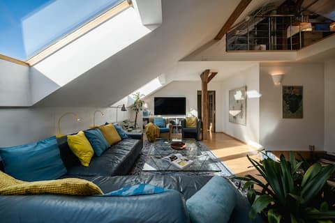 Top performing Airbnb: Sunny Penthouse Loft — Heart of city — Fireplace in Nové Město