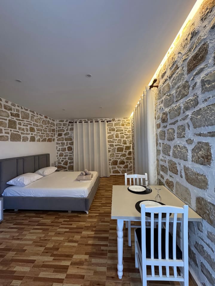 Elysian Stays - Seaview Stone House - Qeparo