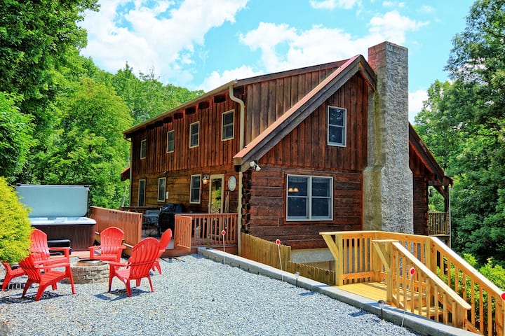 A Wooded Escape: Cozy Cabin In West Jefferson - West Jefferson, NC
