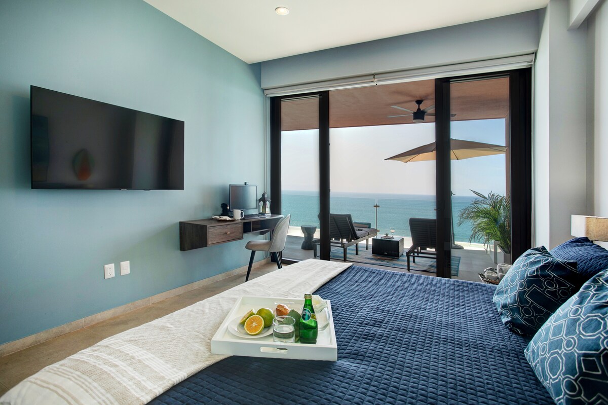 Ocean Front 2 Bedroom with Pool & Ocean Views - Condominiums for
