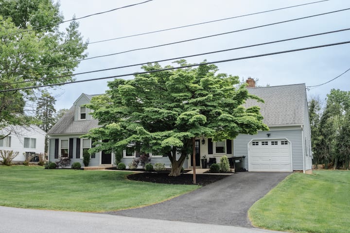 Willowdale Cottage I 4 Bedrooms *Hot tub *Grill