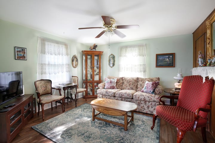 Dog-friendly Home | Bedroom On Primary + Full Ac - Owings Mills, MD