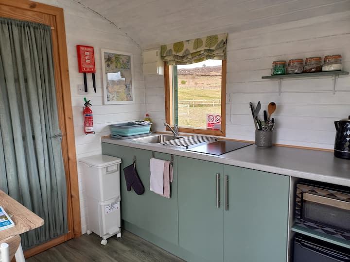 Cosy Shepherds Hut Renovation Now Complete - Skye