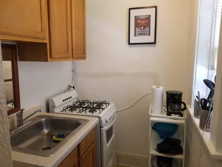 Charming Studio Near Brady St W/parking - Milwaukee, WI