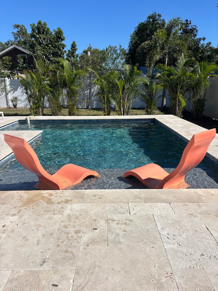 Contemporary Oaks  Heated Pool + Screened Lanai - Tampa Airport (TPA)