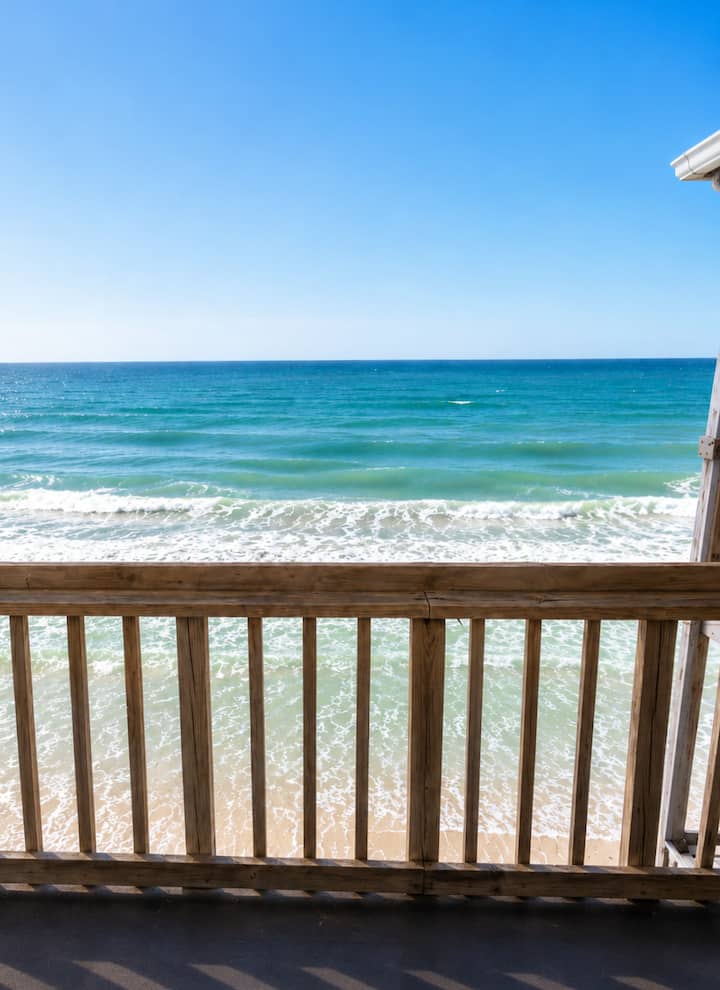 Oceanfront Retreat | Sleeps 6 | Beach Gear Incl. - North Topsail Beach, NC