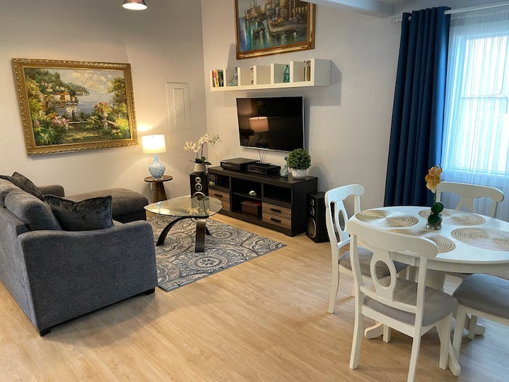 Private Loft Guesthouse! Gated Parking & Fast Wifi - Las Vegas, NV