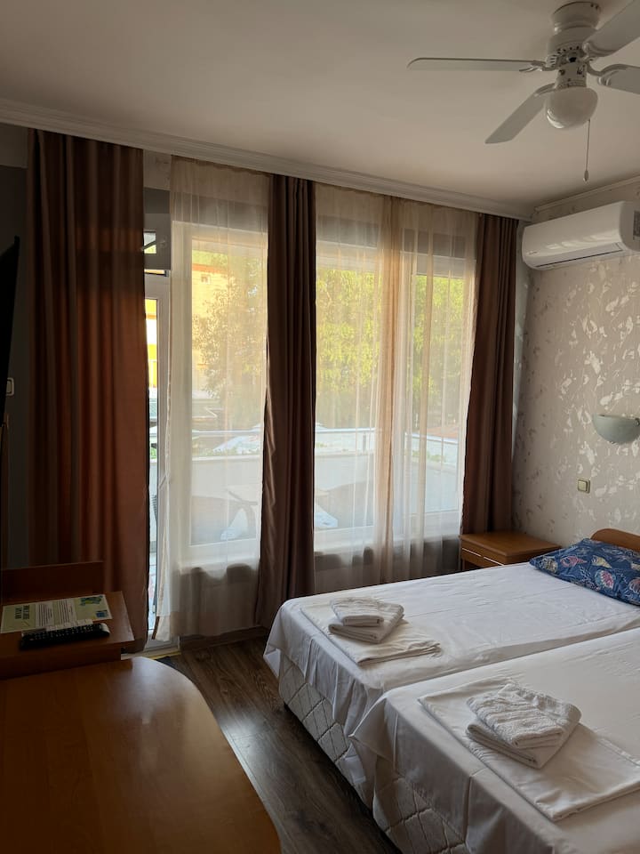 Friends House "Dyakovi" 1- Sea Breeze & Greenery - Primorsko