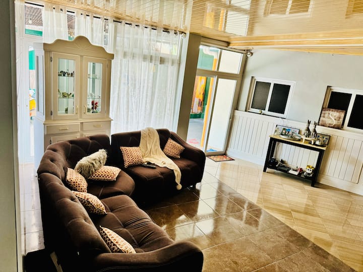 Beautiful Summer Vacation Home 2.5 Hrs From Tikal - Poptún