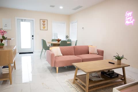 Top performing Airbnb: •Parking•Laundry•Patio• | Near Airport and Calle 8 in Citrus Grove
