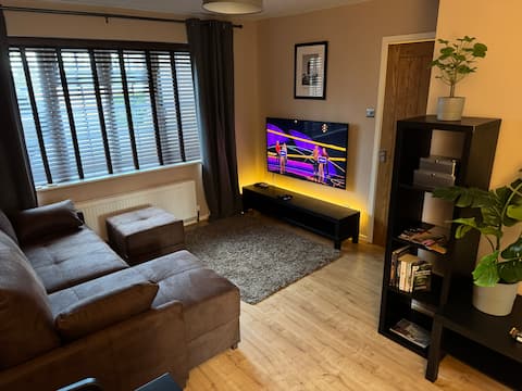 Popular Airbnb listing: 'Heron's Rest' canal side apartment with parking in Wythall