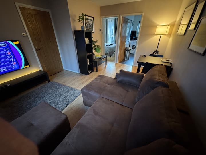 'Heron's Rest' Canal Side Apartment With Parking - Edgbaston - Birmingham 