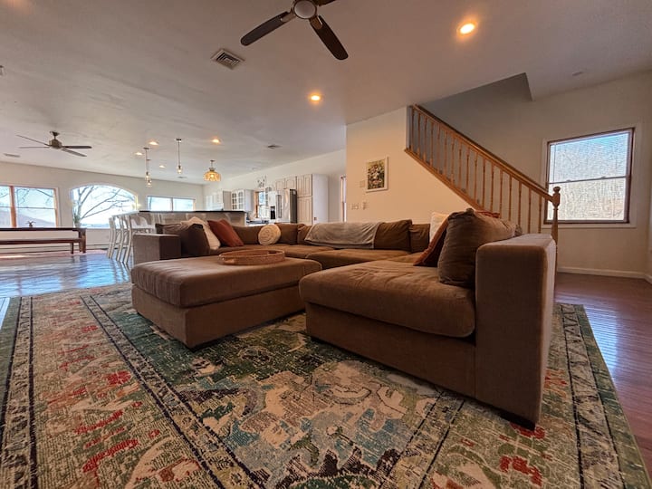 Poconos Getaway With Private Pond & Mountain Views - Stroudsburg, PA