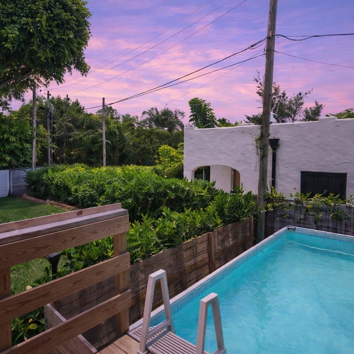Elegant 3br Home With Pool Near Downtown - Palm Beach, FL