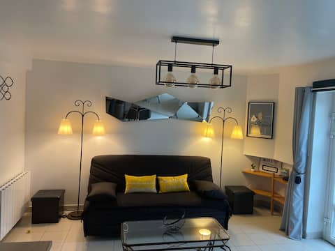 Top performing Airbnb: Beautiful apartment on the waterfront. in Clohars Carnoët